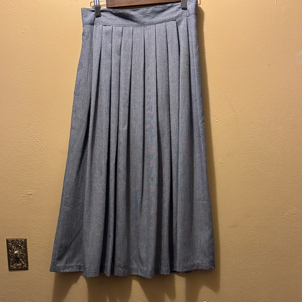 Briggs New York Classic Gray Pleated A-Line Skirt